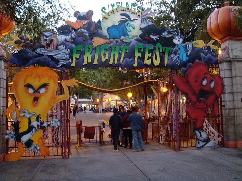 11 Ways to Celebrate Halloween - Six Flags Magic Mountain Fright Fest 