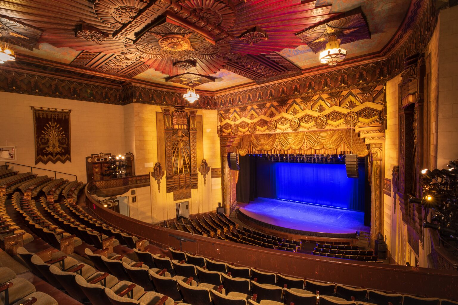 LA's Most Beautiful & Historic Theaters To Visit - The LA Girl